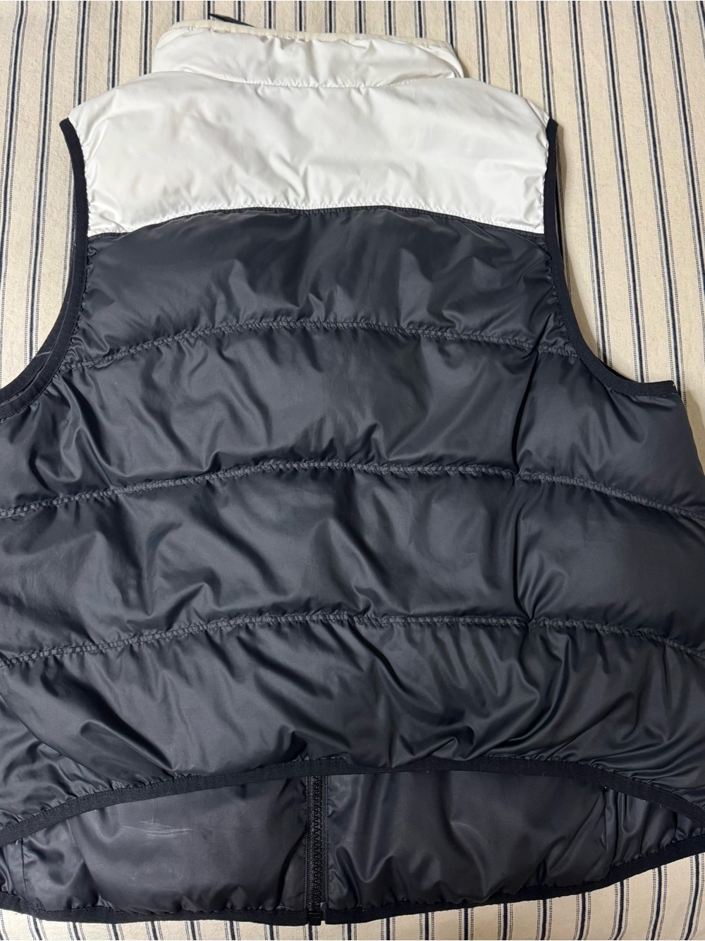 Nike Windrunner Reversible Down Puffer Vest Women’s L White Black 939442-100 - Picture 2 of 5